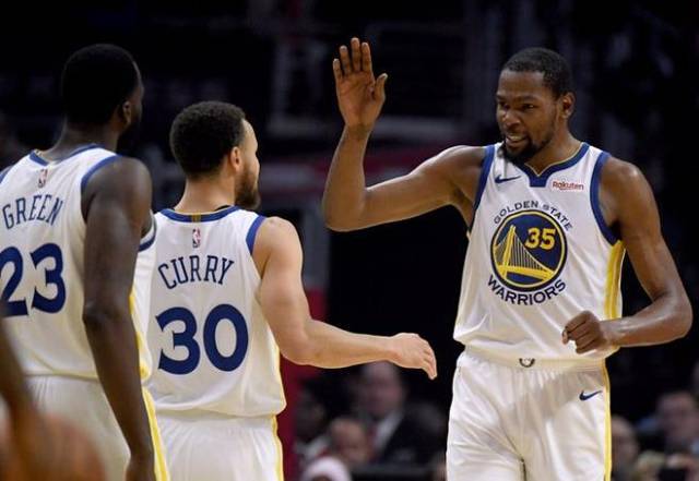 德佩能紧随 德佩能紧随